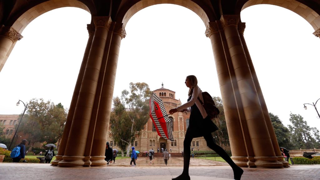 First-year college enrollment falls, though more students qualify for aid