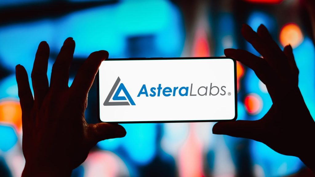 NCLH, RDDT, CHWY, BA and more NCLH, RDDT, CHWY, BA and more