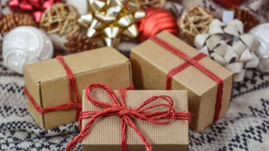 18 Places to Get Free Christmas Gifts (Save This Holiday Season) 18 Places to Get Free Christmas Gifts (Save This Holiday Season)