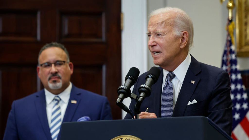 Biden administration seeks to avoid student loan default crisis