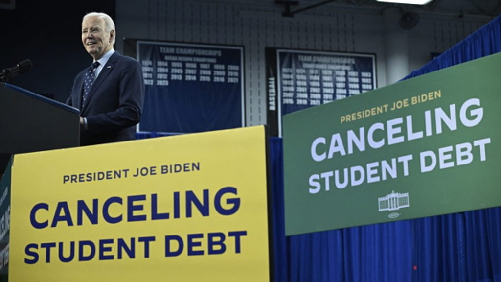 U.S. appeals court blocks Biden SAVE plan for student loans